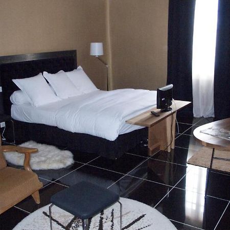 Hotel Saint Trophime Arles Ruang foto