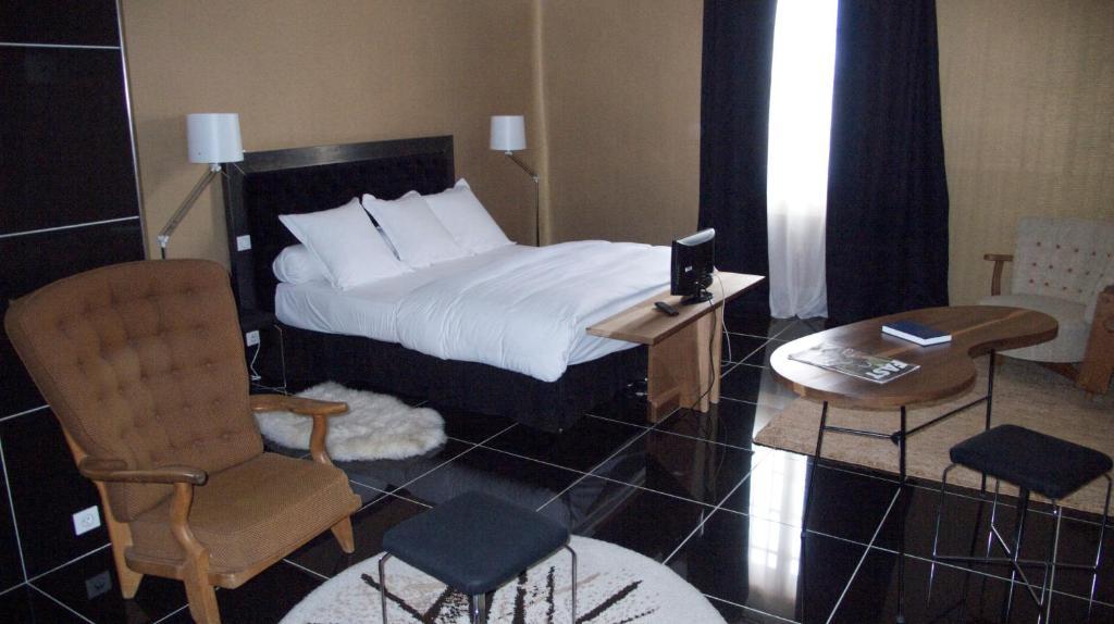 Hotel Saint Trophime Arles Ruang foto