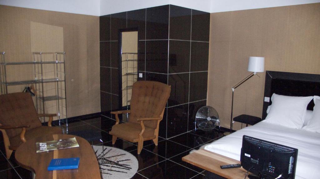 Hotel Saint Trophime Arles Ruang foto