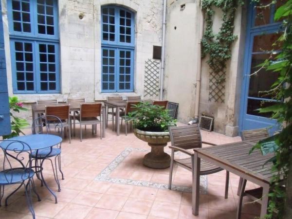 Hotel Saint Trophime Arles Bagian luar foto