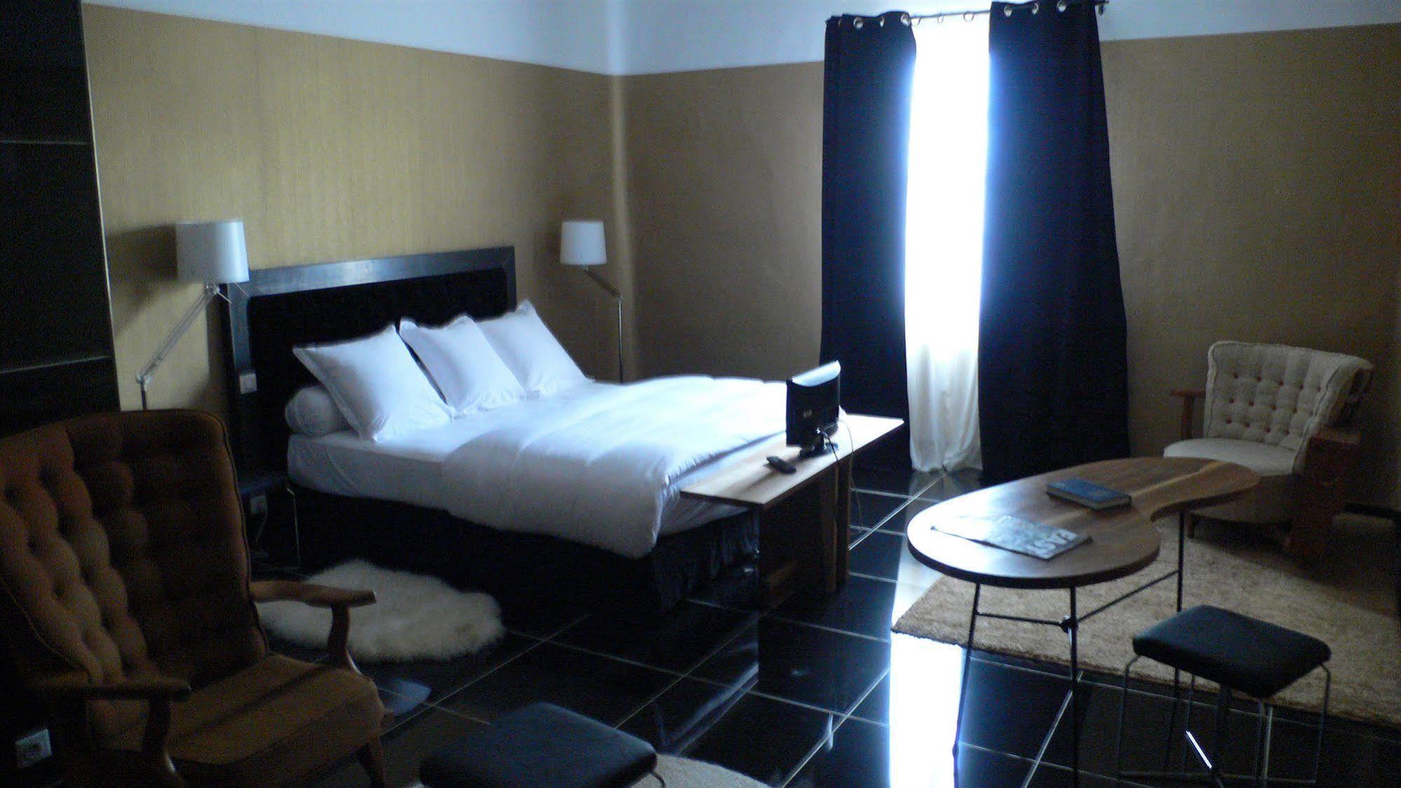 Hotel Saint Trophime Arles Bagian luar foto